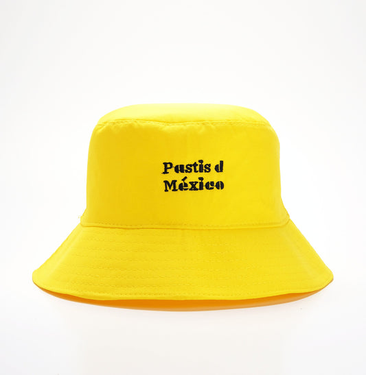 Gorro amarillo con letras de Pastis de México en color negro